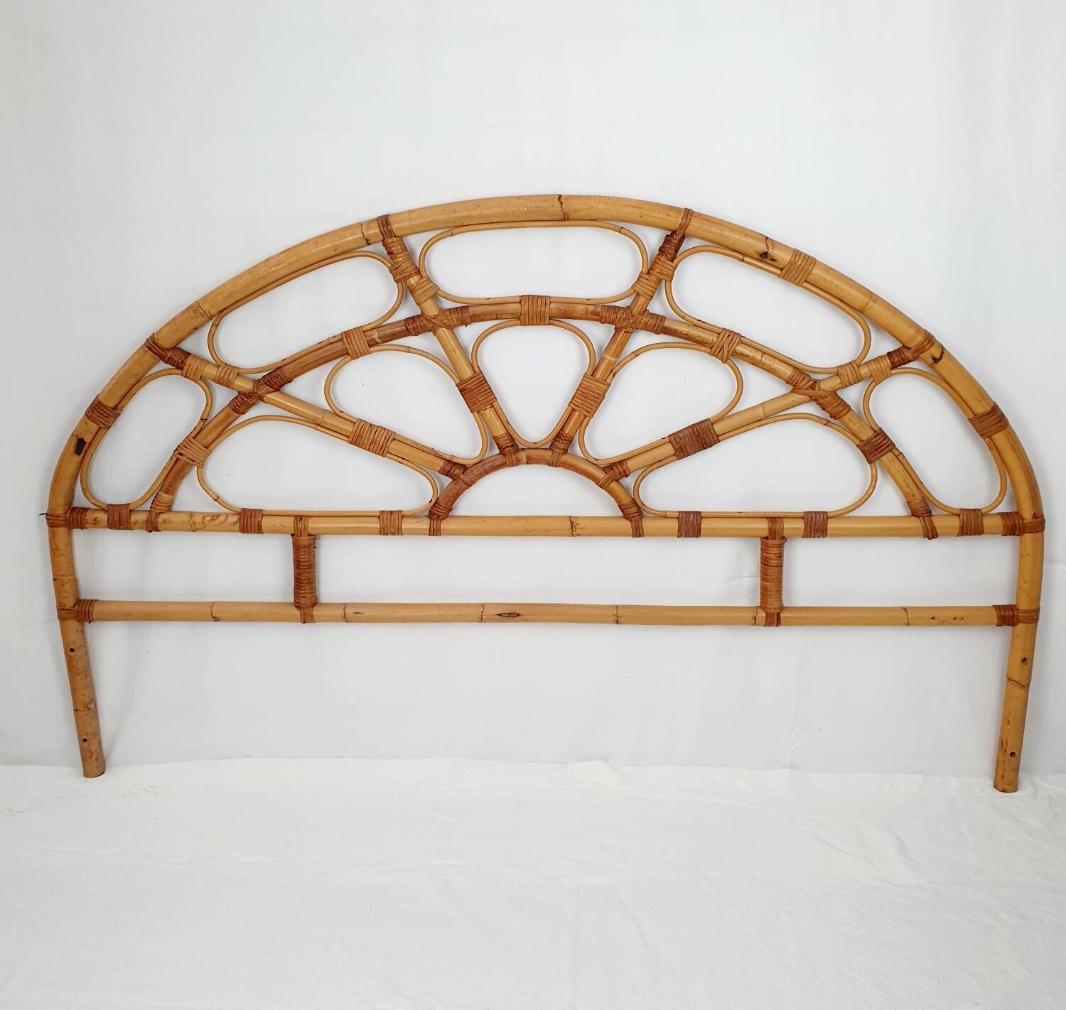 Vintage rattan bed for 2 people 140/190