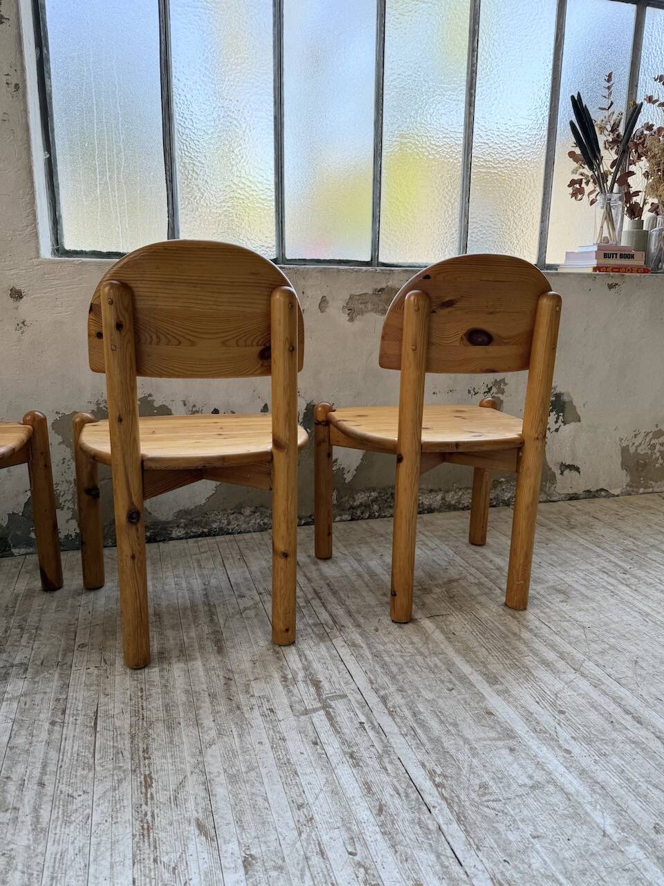 Set of 4 Daumiller pine chairs