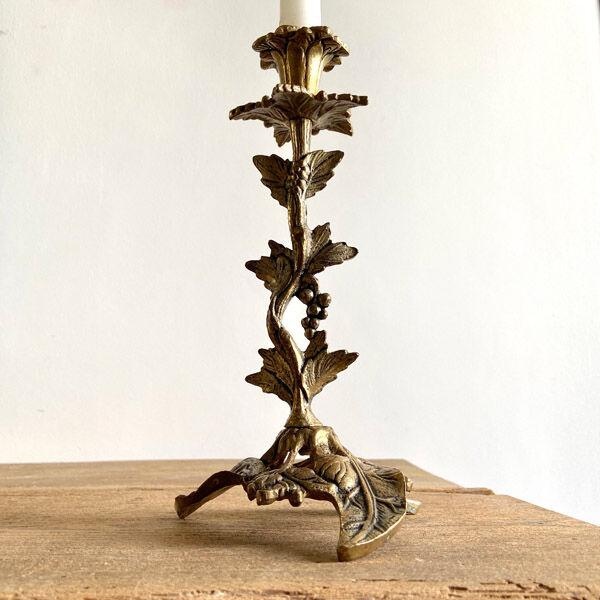 Candlestick in gilt bronze decorated with leaves