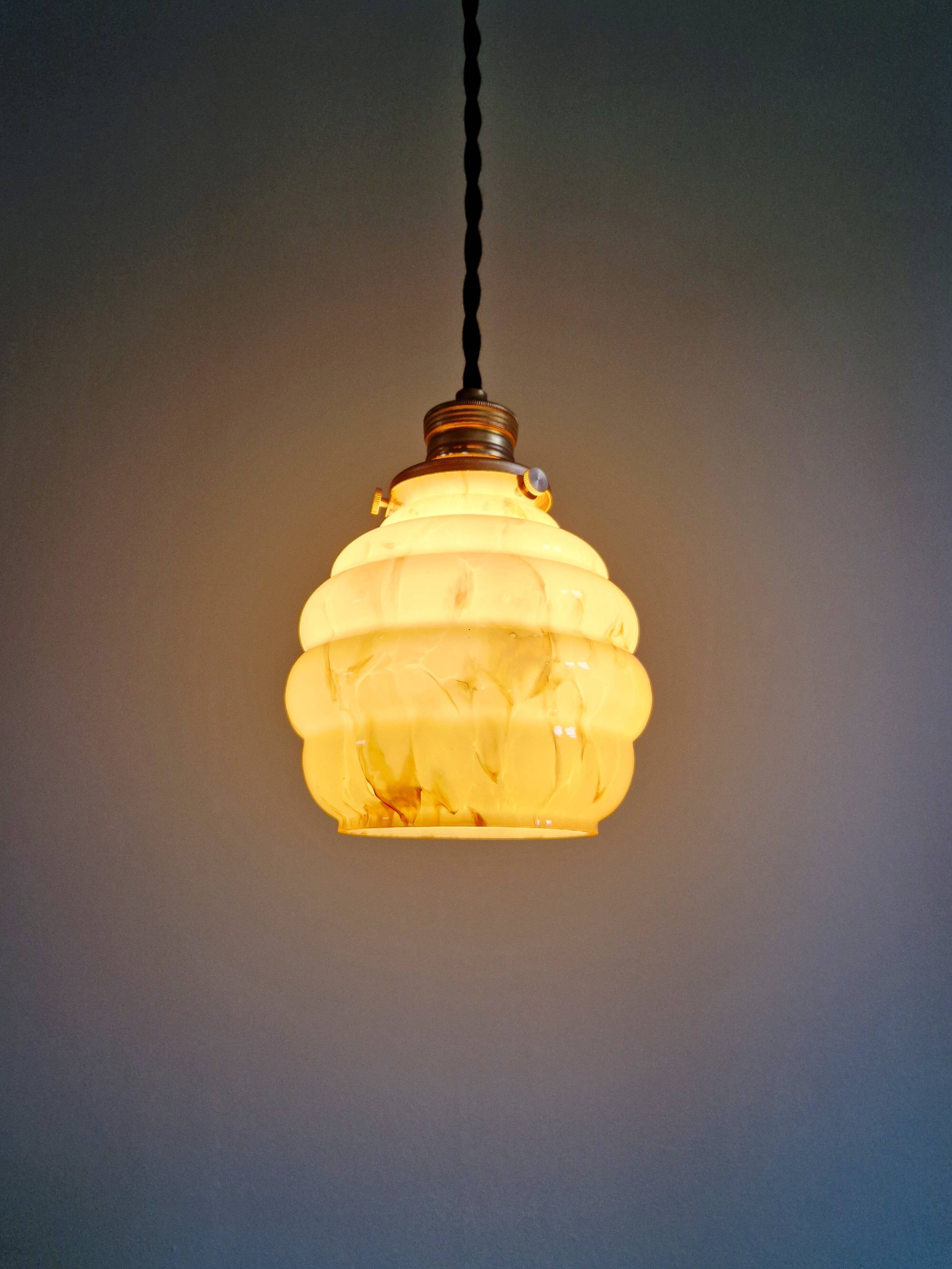 Art Deco suspension in marbled opaline with ouraline (4 available)