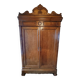 Armoire ancienne à corniche sculptée