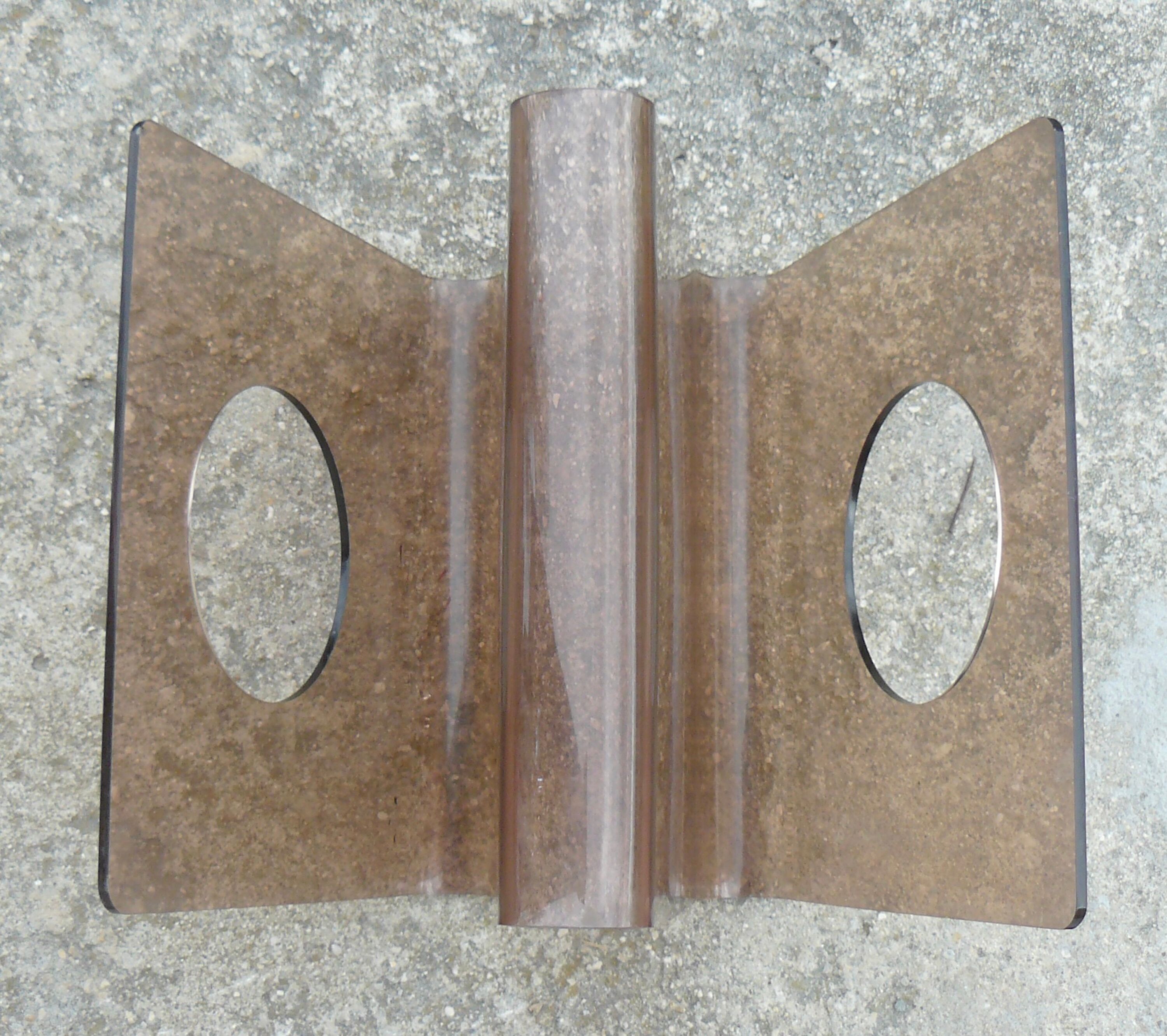 Plexiglass design magazine holder de Michel Dumas for Roche Bobois, 1960