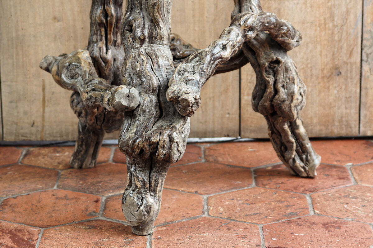 Brutalist stool, vines