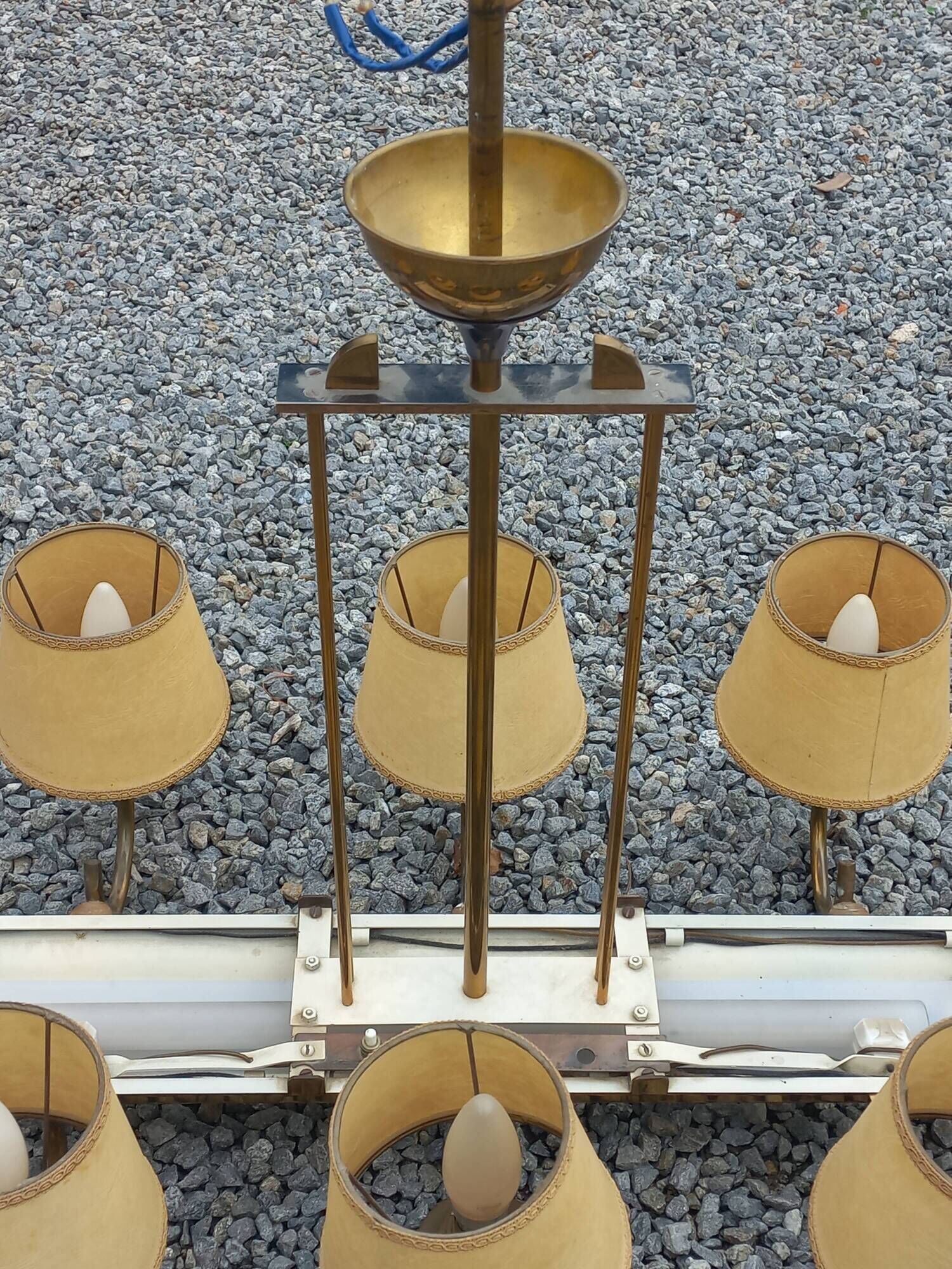 Vintage chandelier in gilded brass, chromed metal and plexiglass from the 1950s