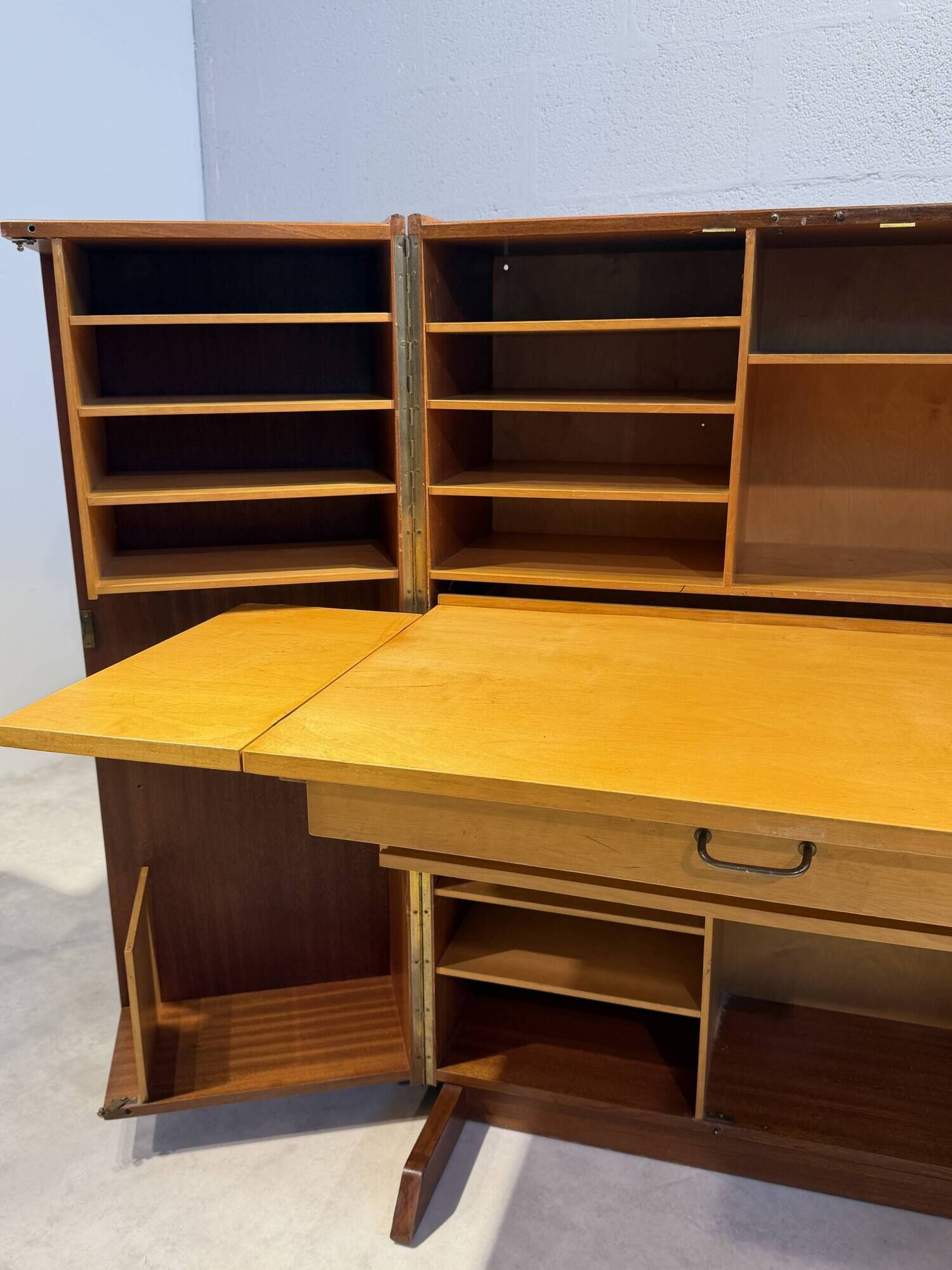 Ernst mummenthaler & otto meier office "magic box" or trunk office