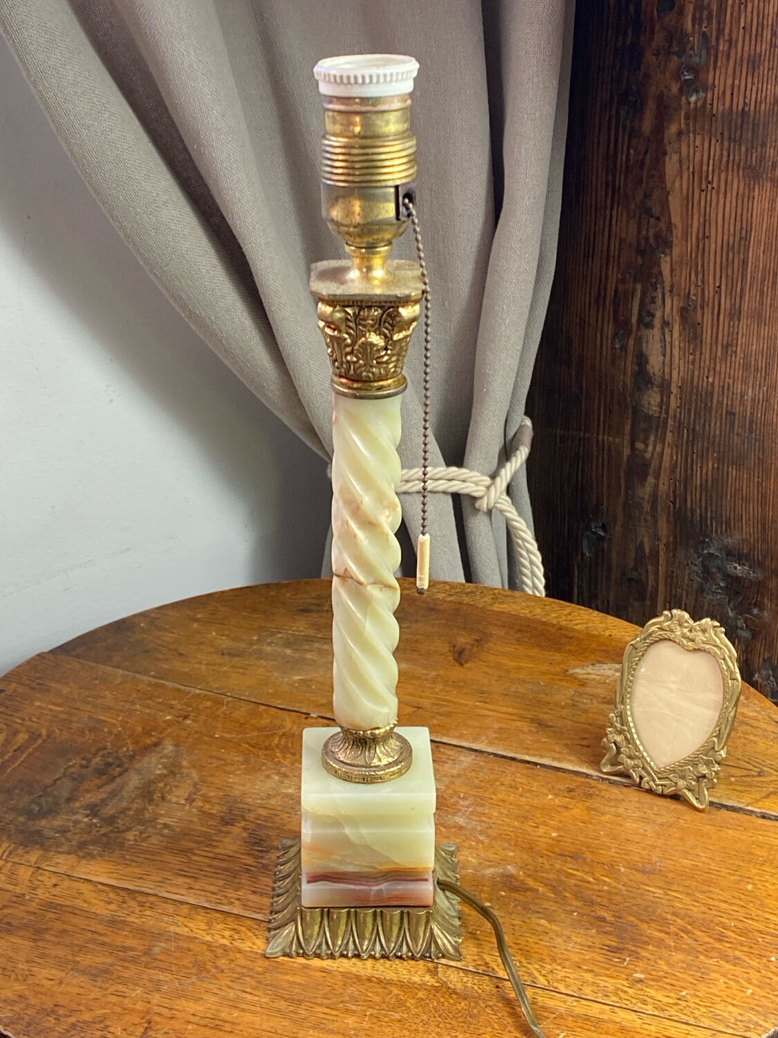 Twisted onyx and bronze lamp