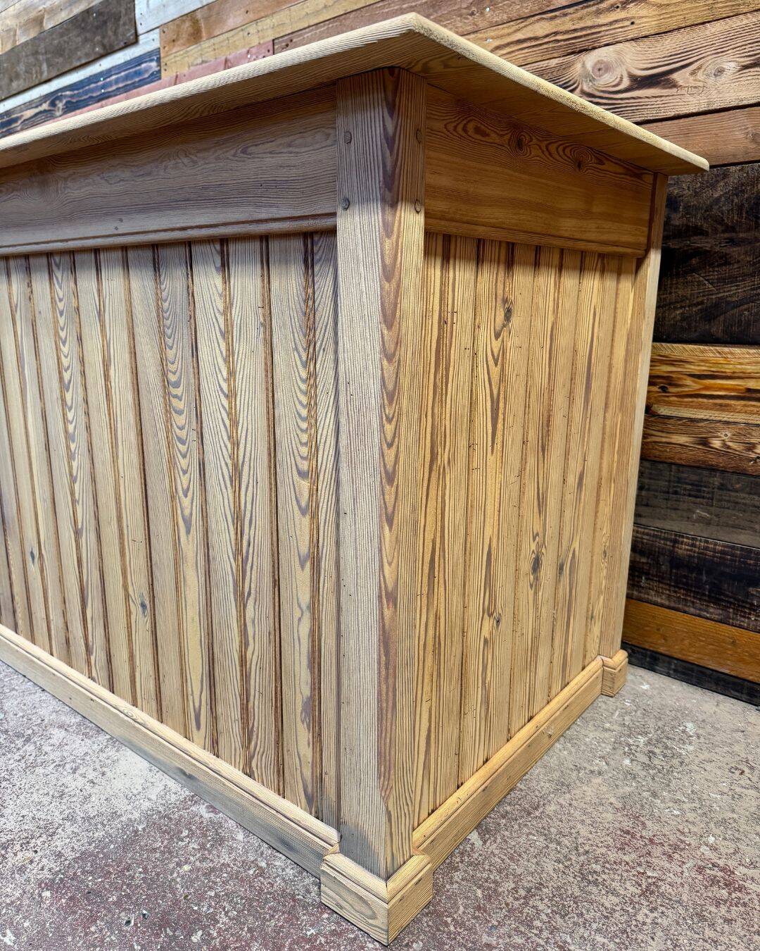 Shop counter in sandblasted pitch pine - Circa 1940