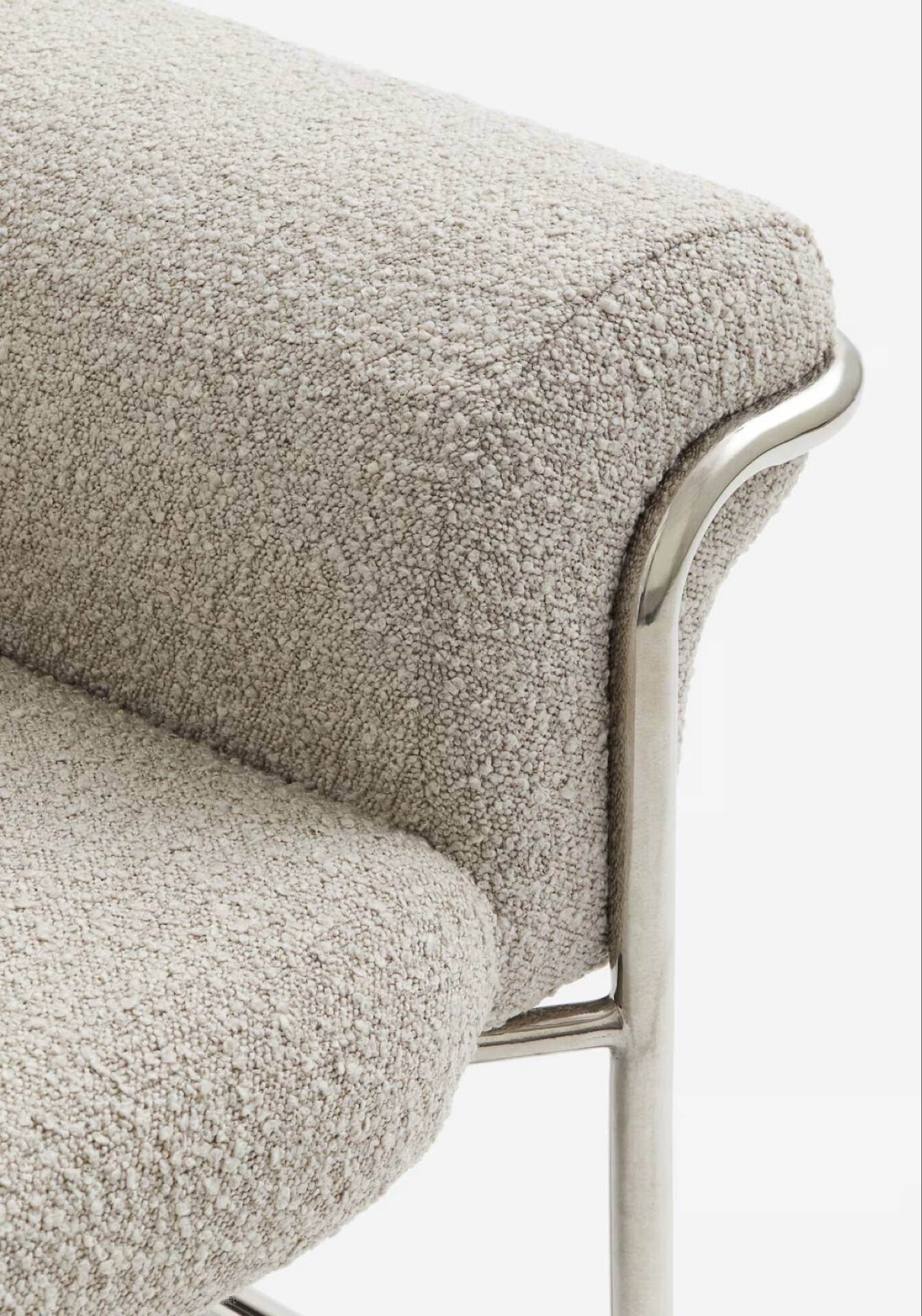 Fauteuil style vintage bouclette beige et structure chromé