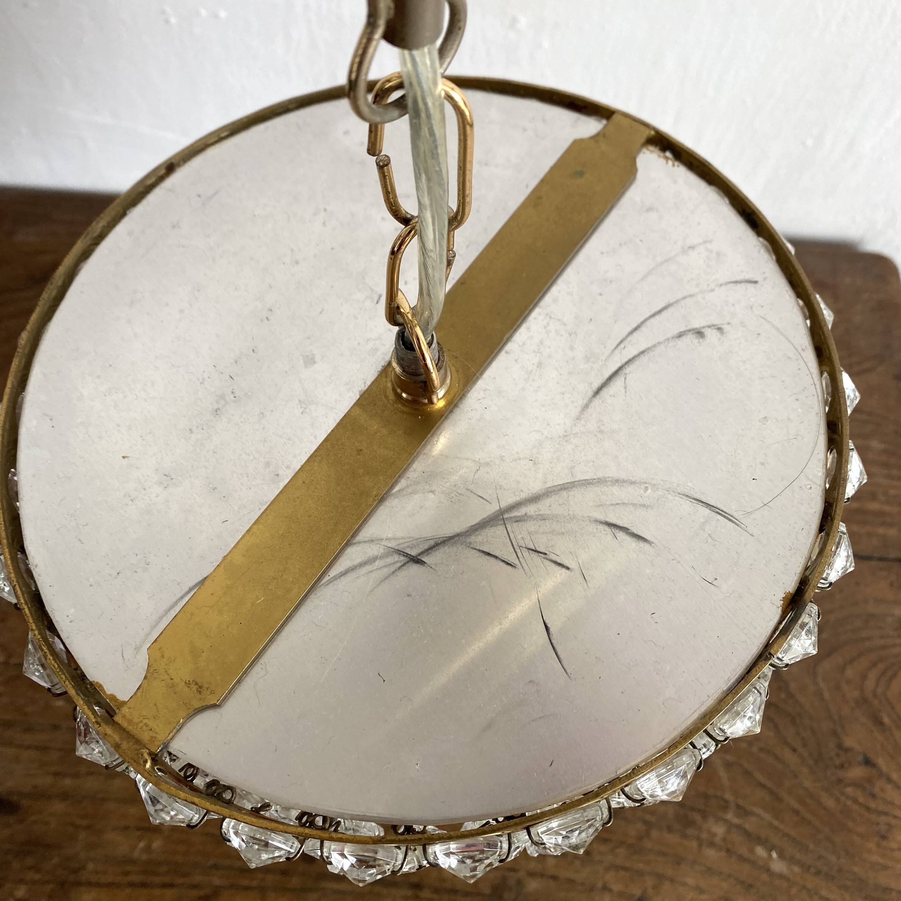 Ceiling light or pendant light with tassels