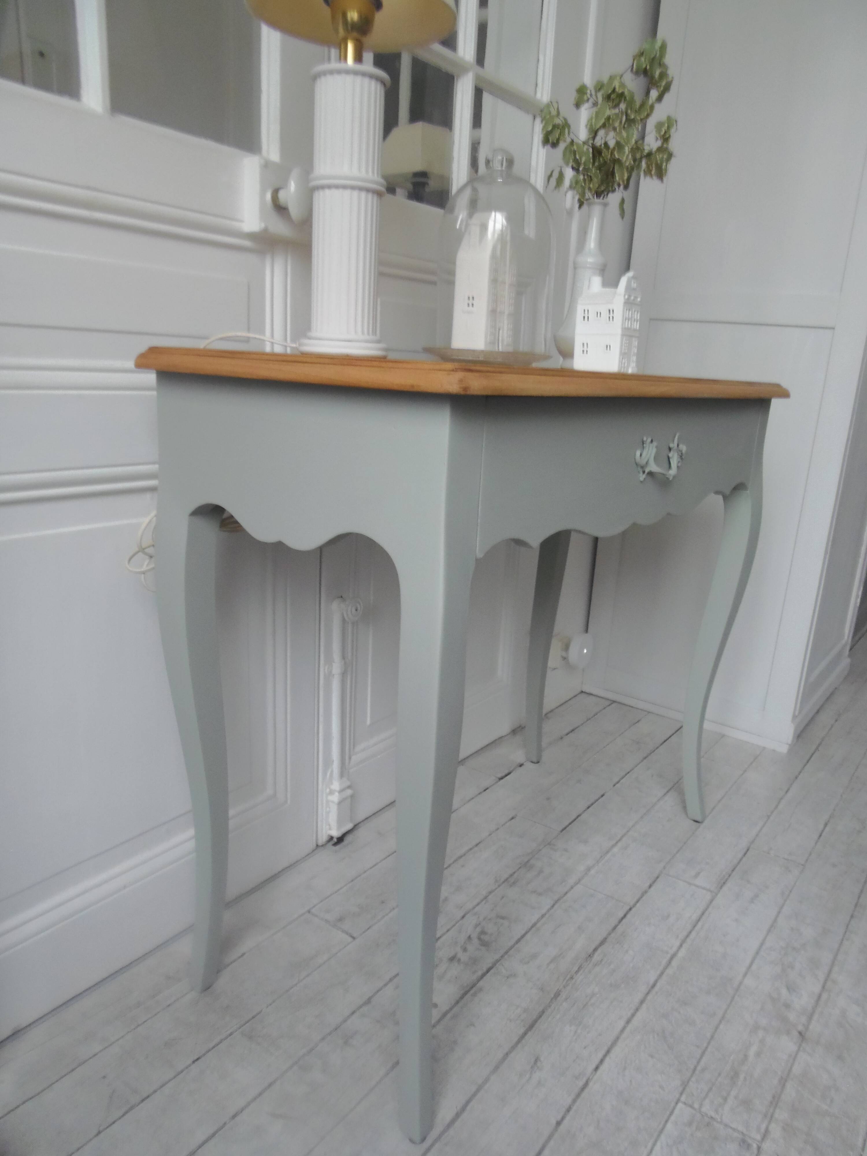 Console, side desk of beautiful craftsmanship re-enchanted in verdigris