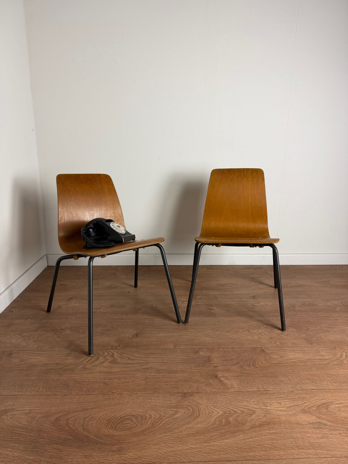 Pair of “Papyrus” chairs attributed to Pierre Guariche, France 1950