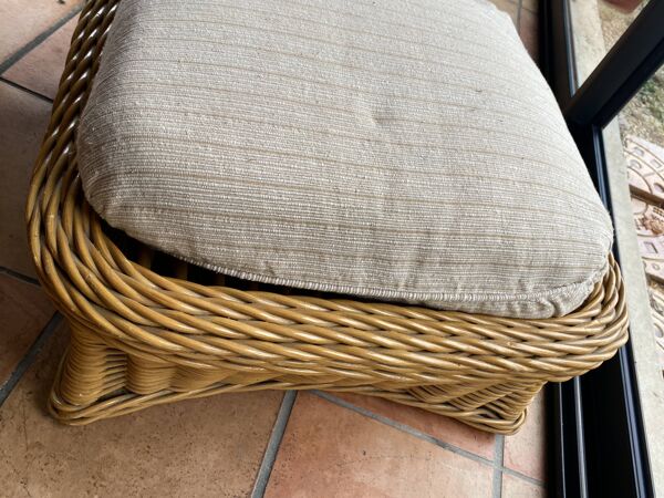 Carré pouf ou repose pied en rotin