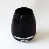 Vase en verre violet