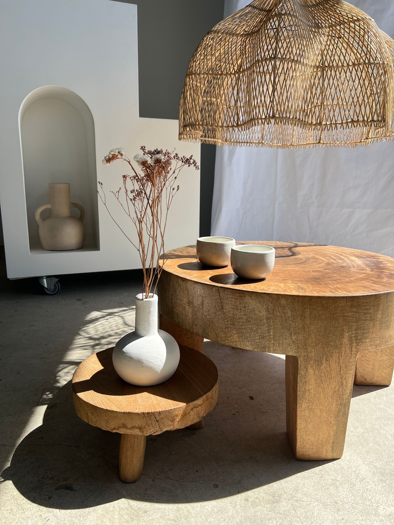 Rattan pendant lamp in the shape of a flower
