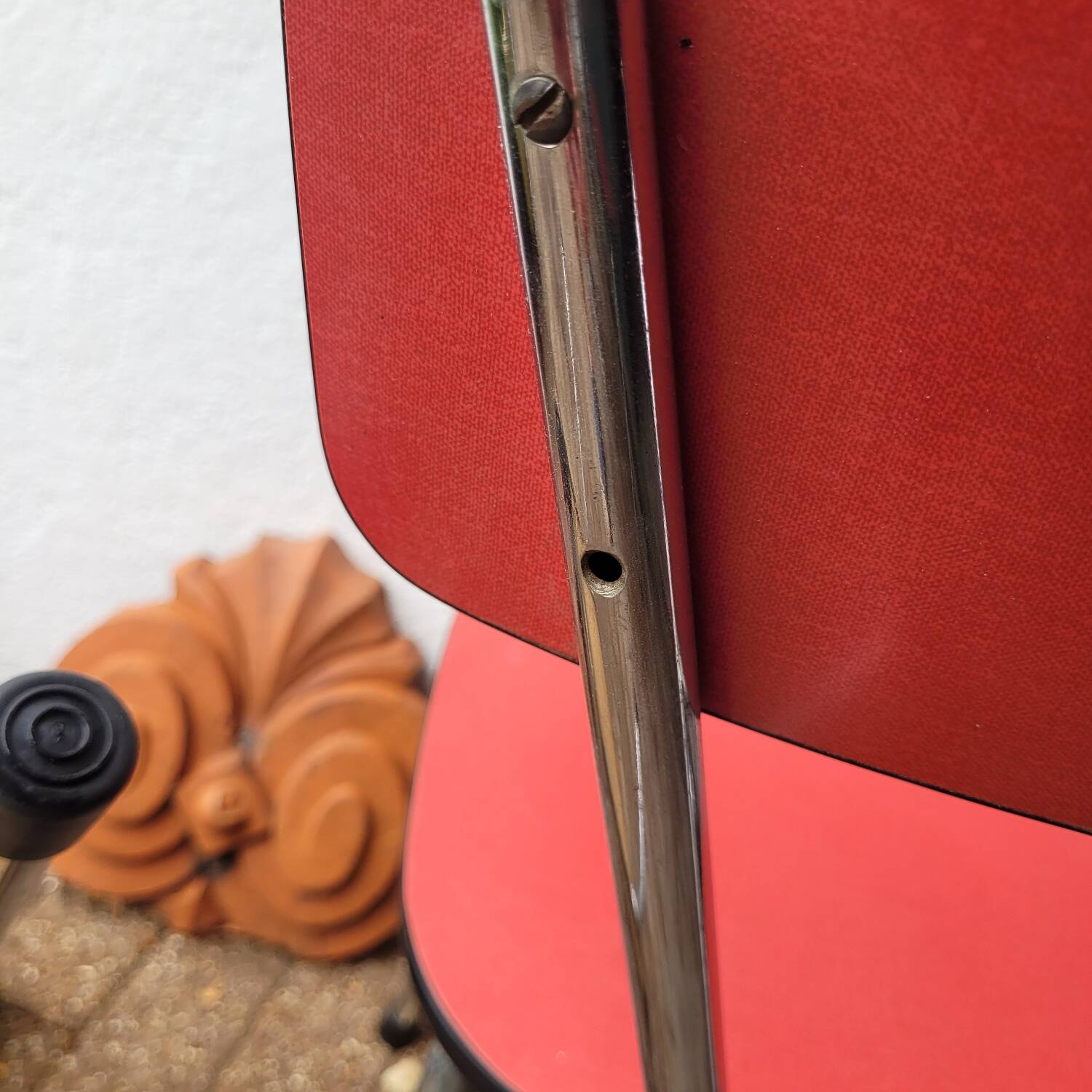 5 Red and Pale Green Formica Chairs – Vintage Retro