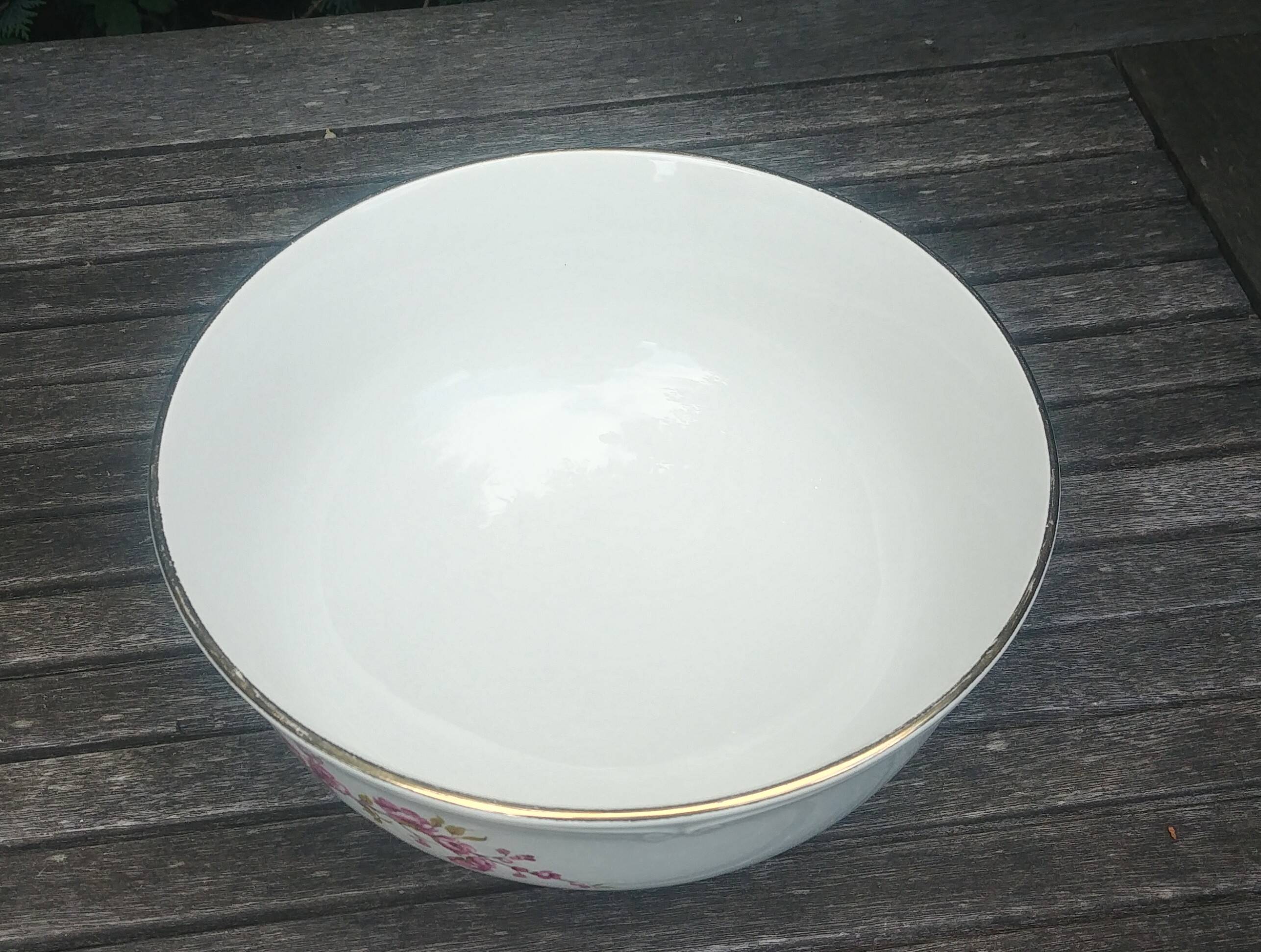 Porcelain salad bowl of the Gien earthenware factory model "peach blossoms"