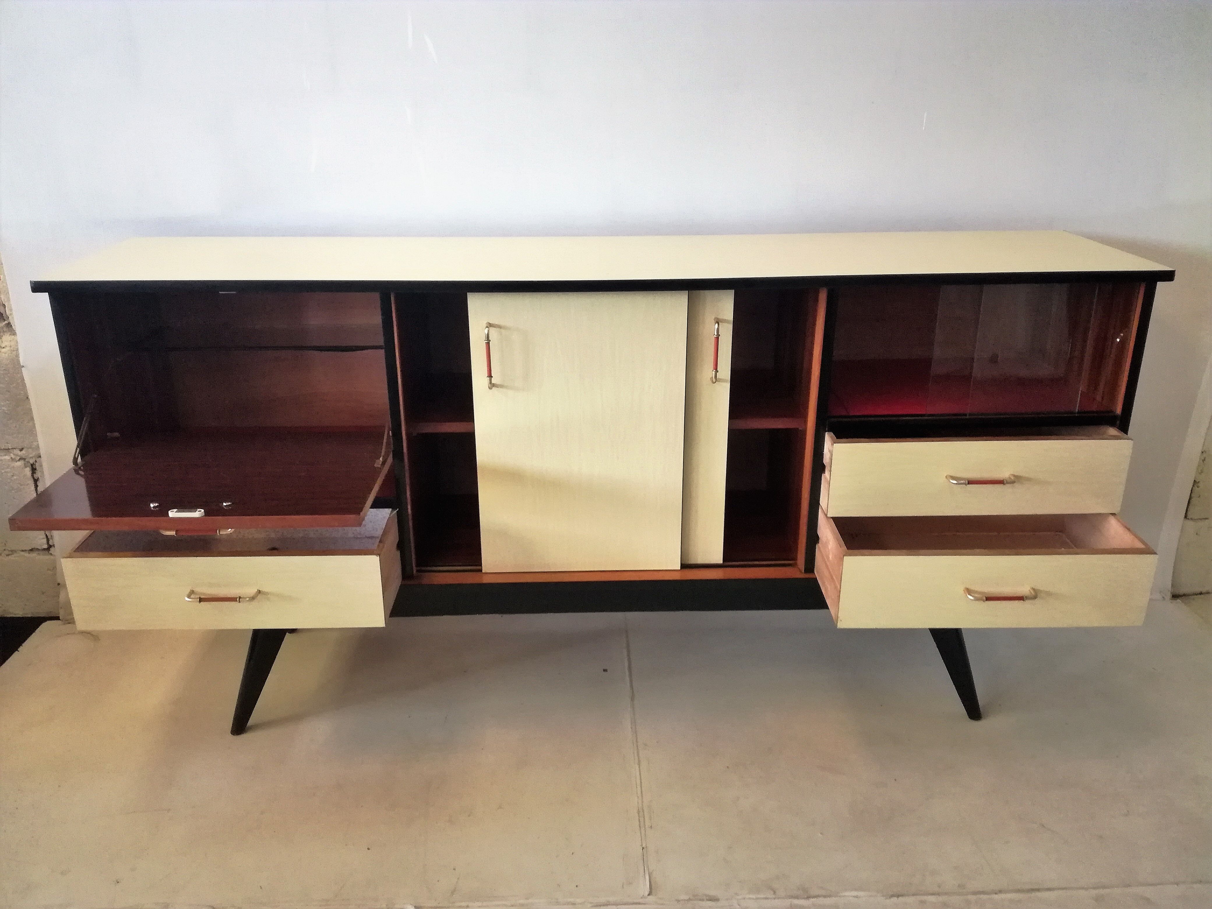Row formica feet compass of the 1960s