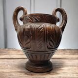 Urne vintage en terre cuite sculptée à la main - Deux anses et motifs floraux
