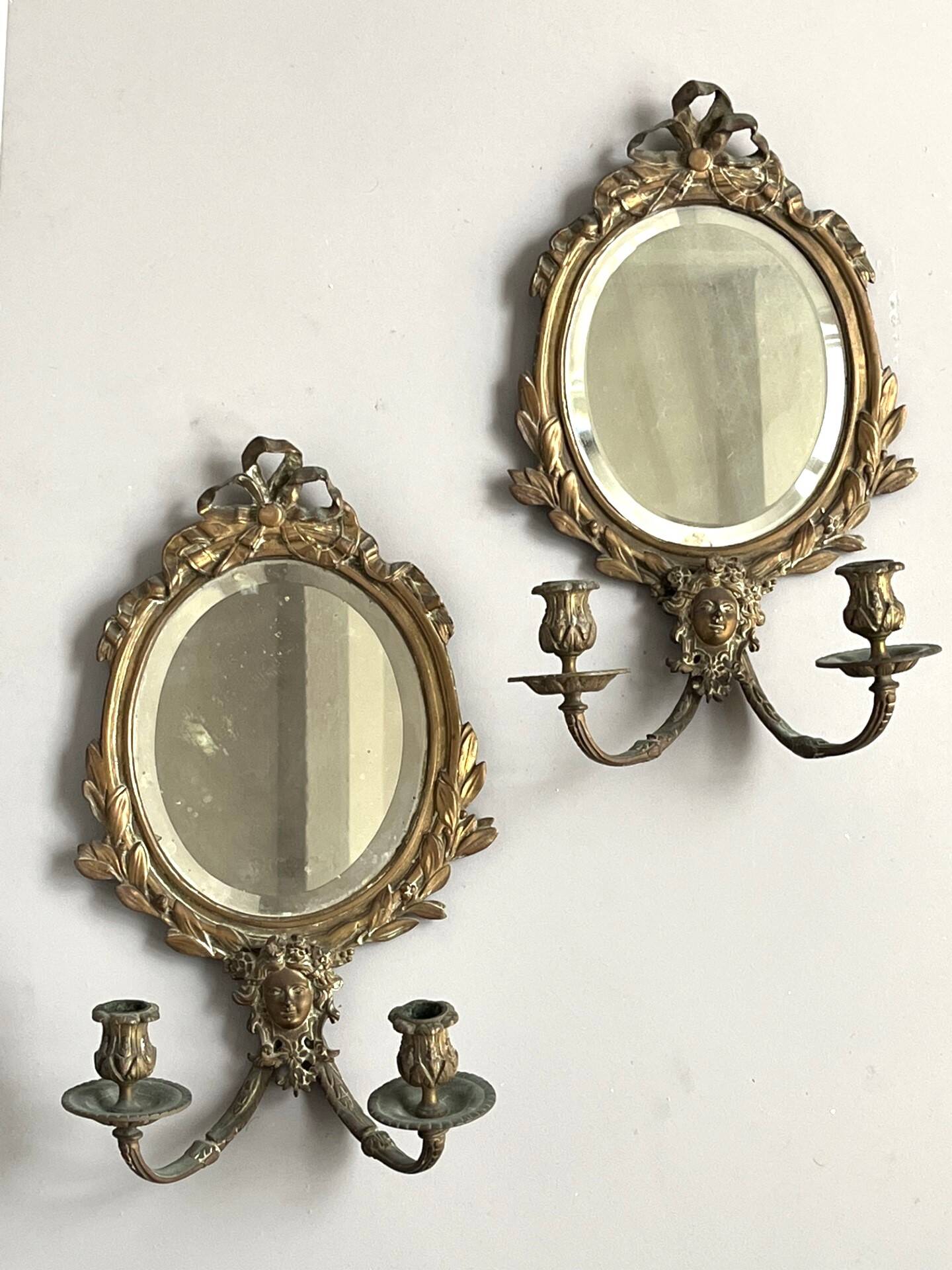 Pair of mirror sconces with bronze candlesticks from the 19th century.