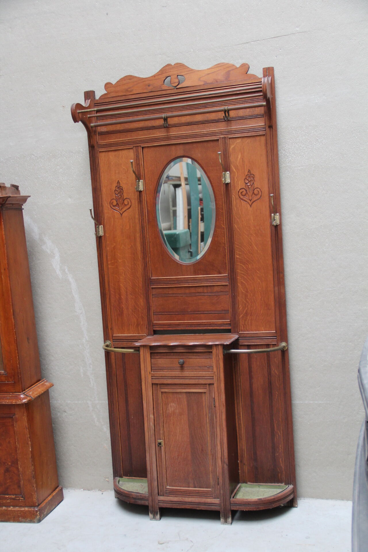 Wardrobe cabinet oak mantel in early XX °