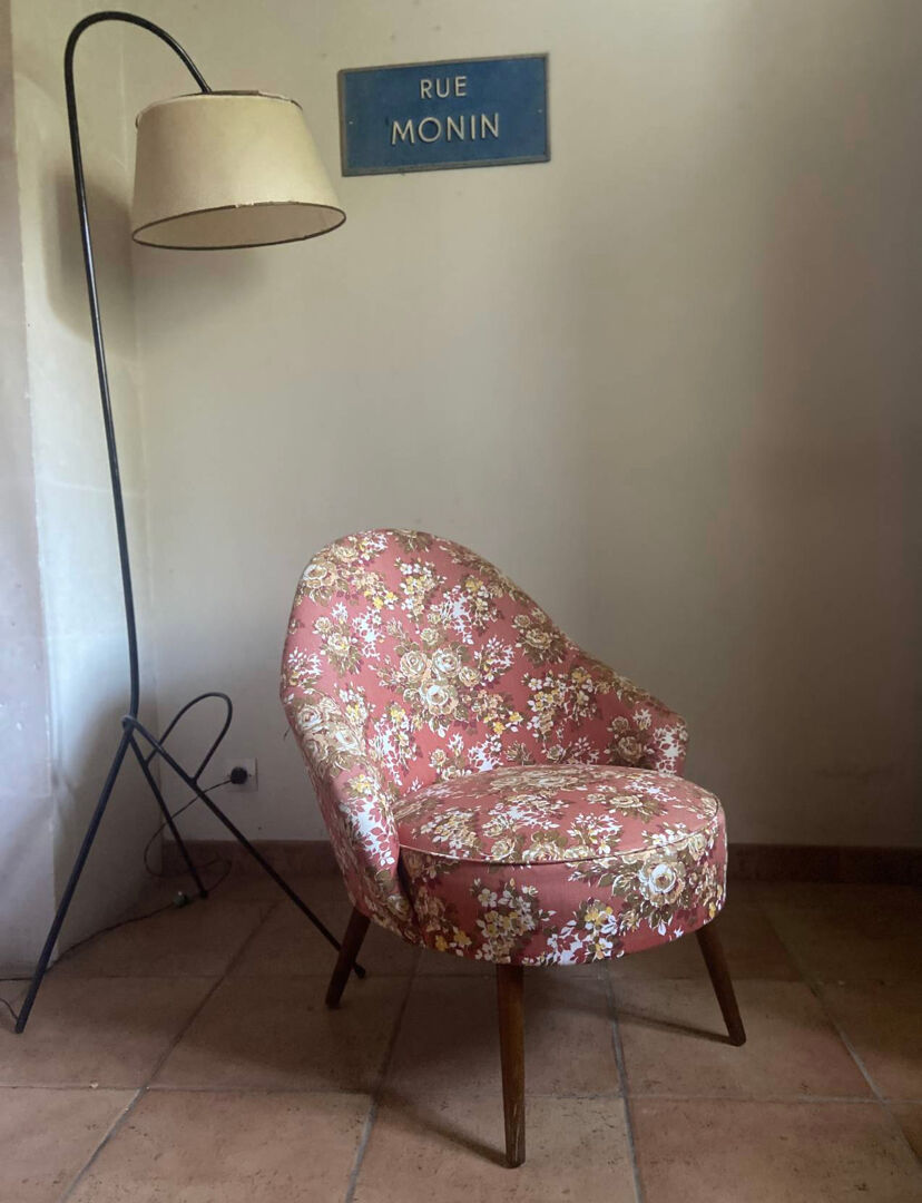 Vintage toad armchair with flowers