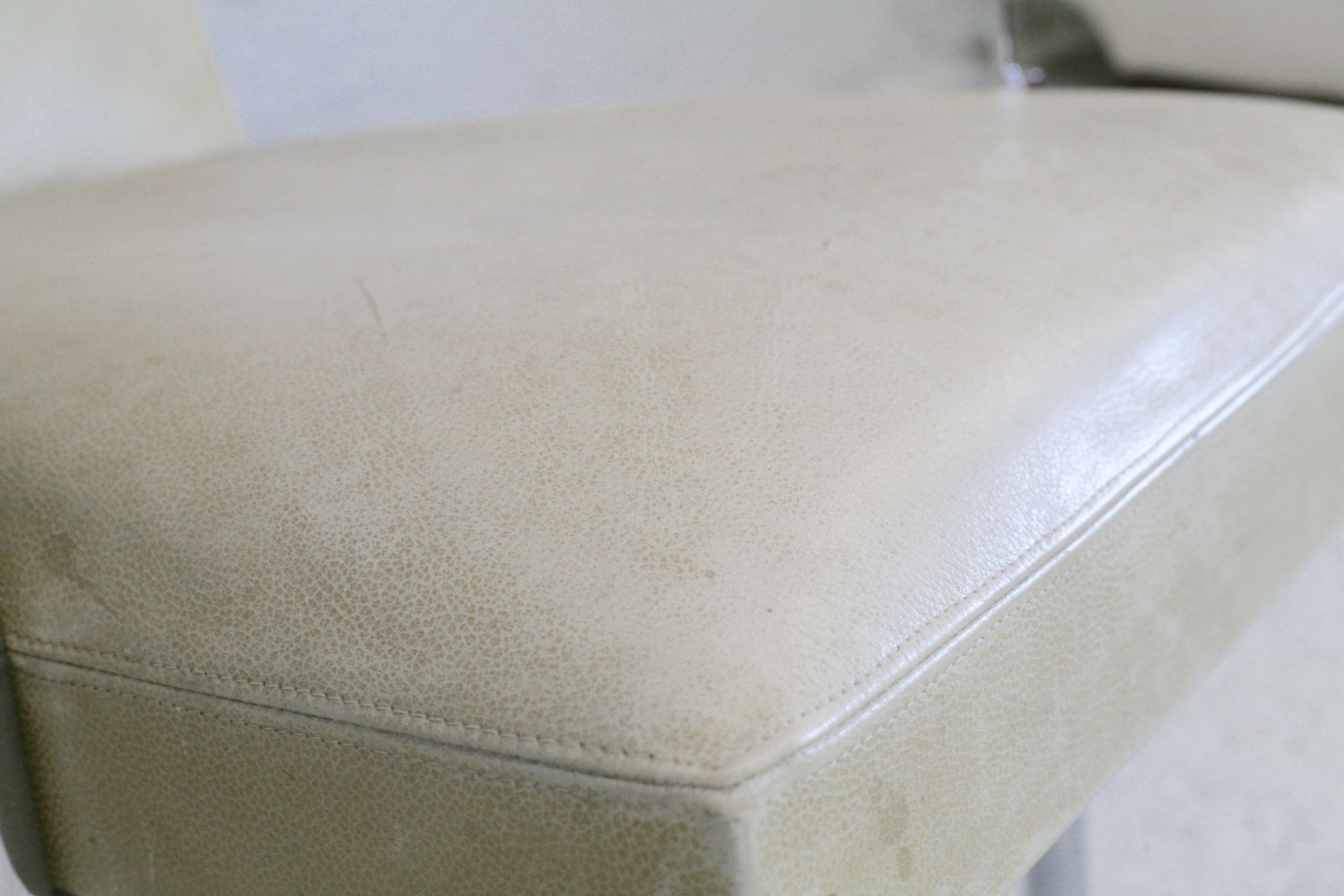 Tubular steel armchair and "cream" leather, France, circa 1970