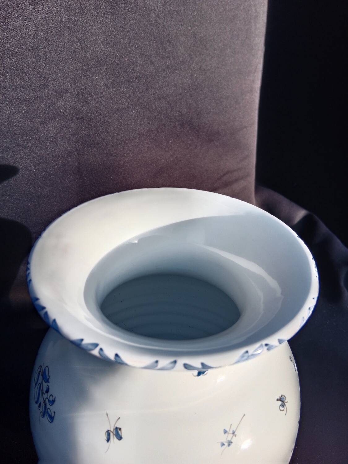 Moustiers vase