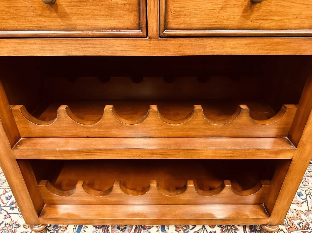 Armoire à vin anglaise classique