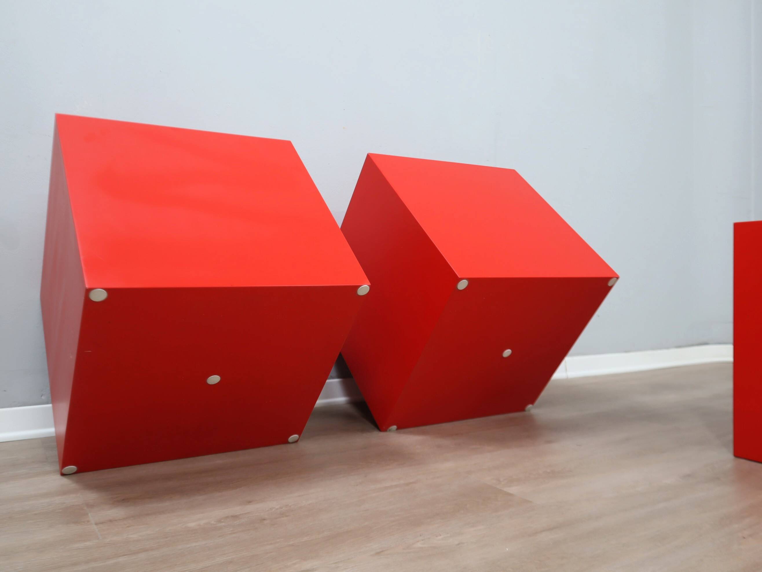 Tabourets/tables d'appoint cubes en fibre de verre italiens des années 1960, lot de 3