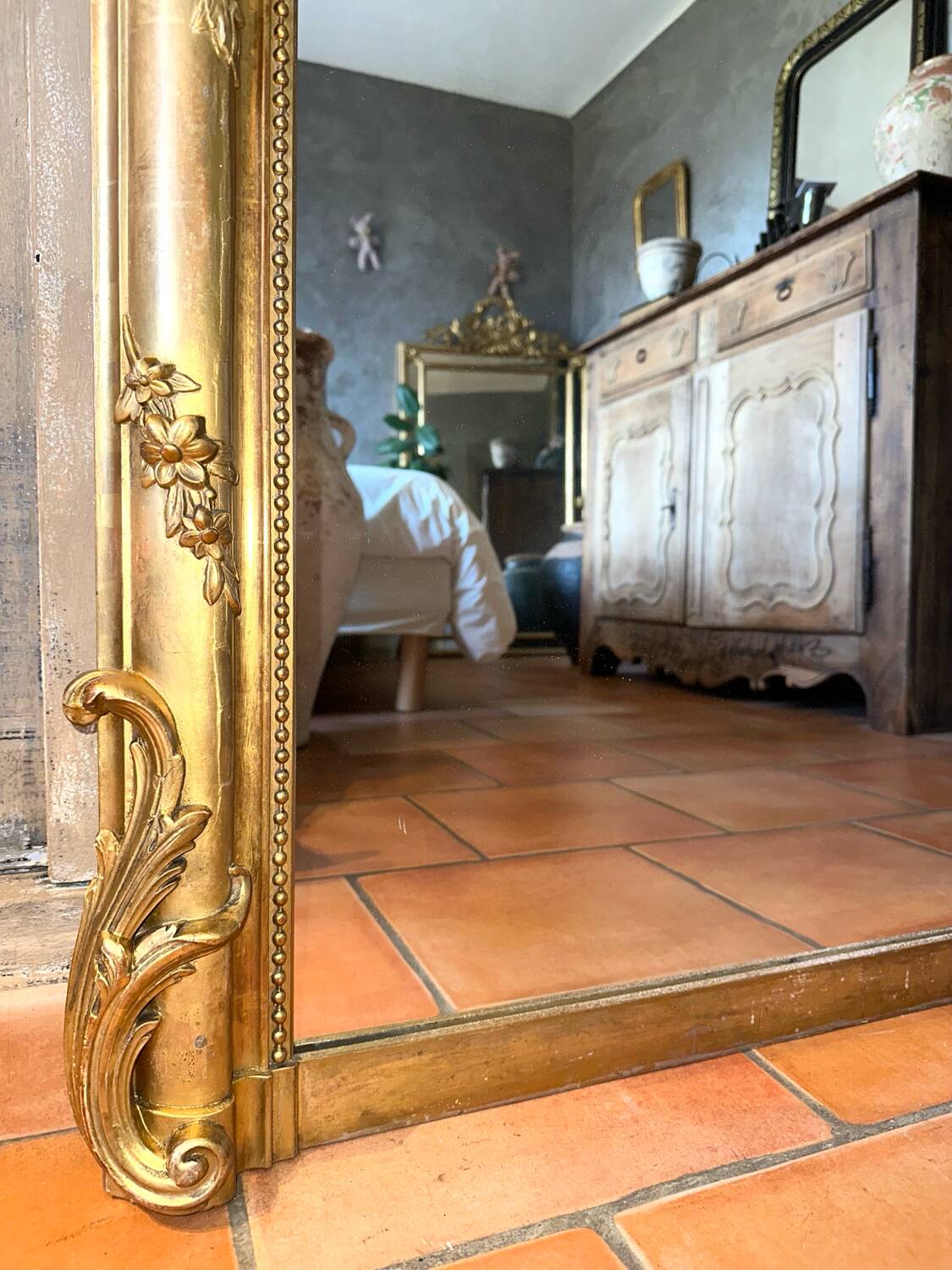 19th-century gilded pediment mirror