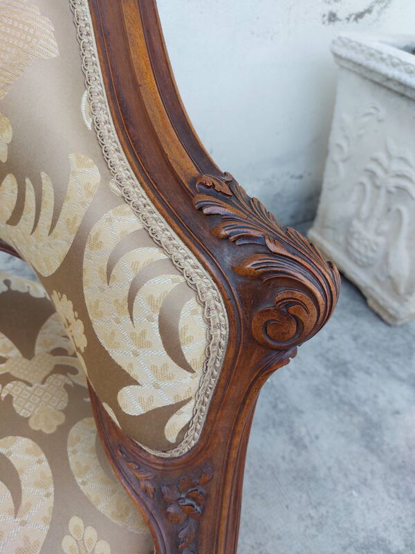 Fauteuil bergère louis XV en Noyer sculpté
