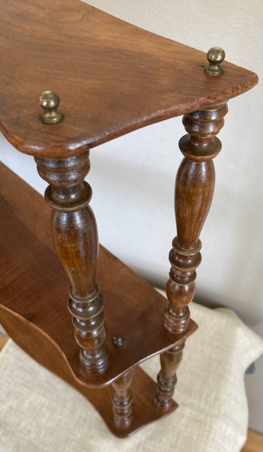 Étagère murale Napoleon III en Noyer époque XIXe