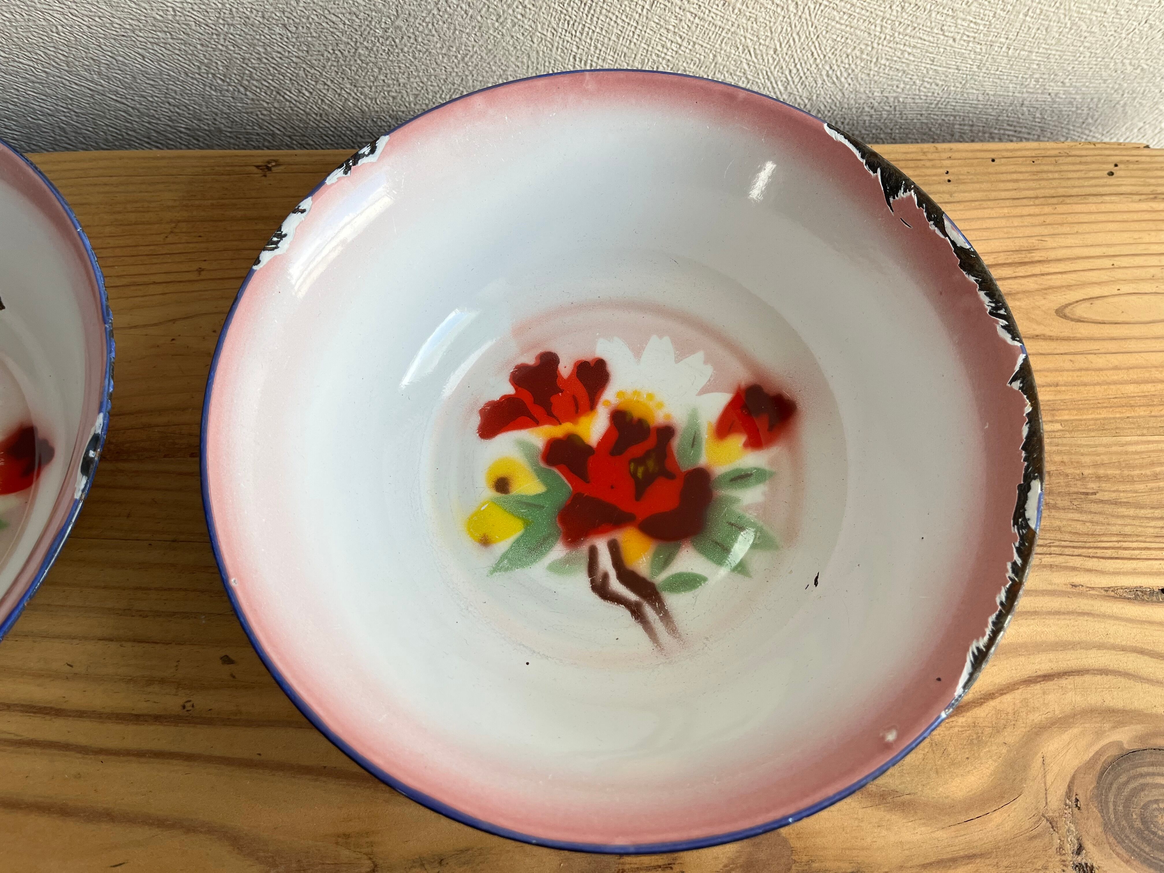 Enamelled dishes vintage flowers