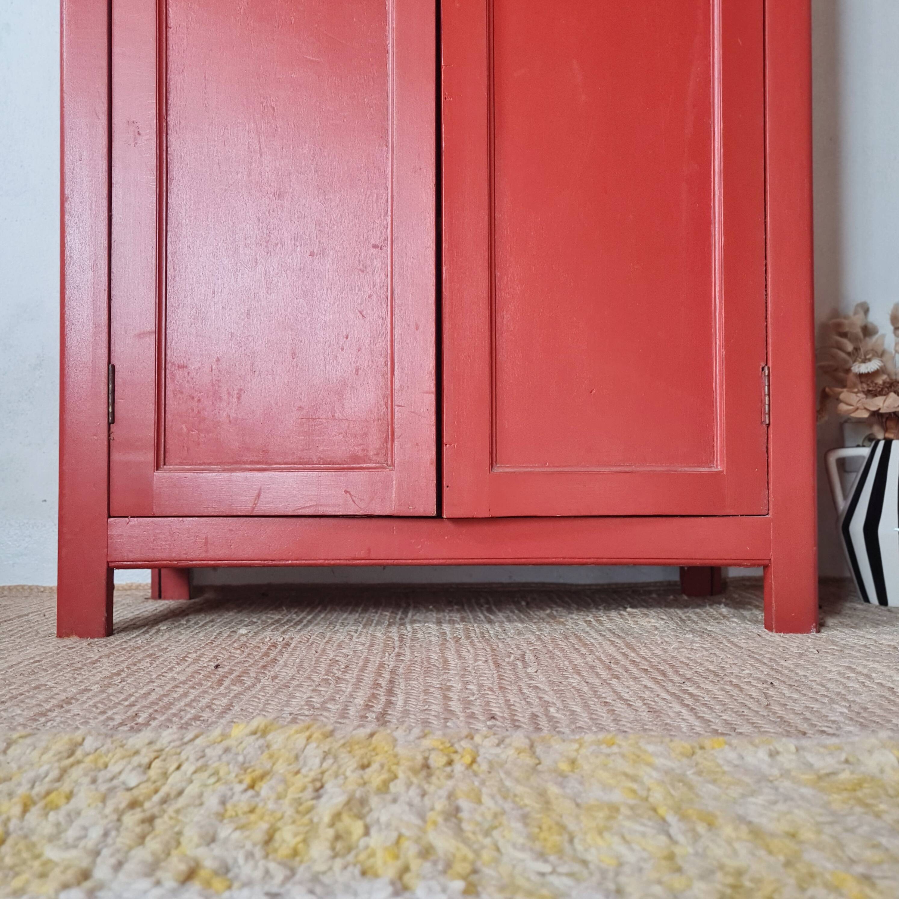Armoire parisienne rouge - petit format