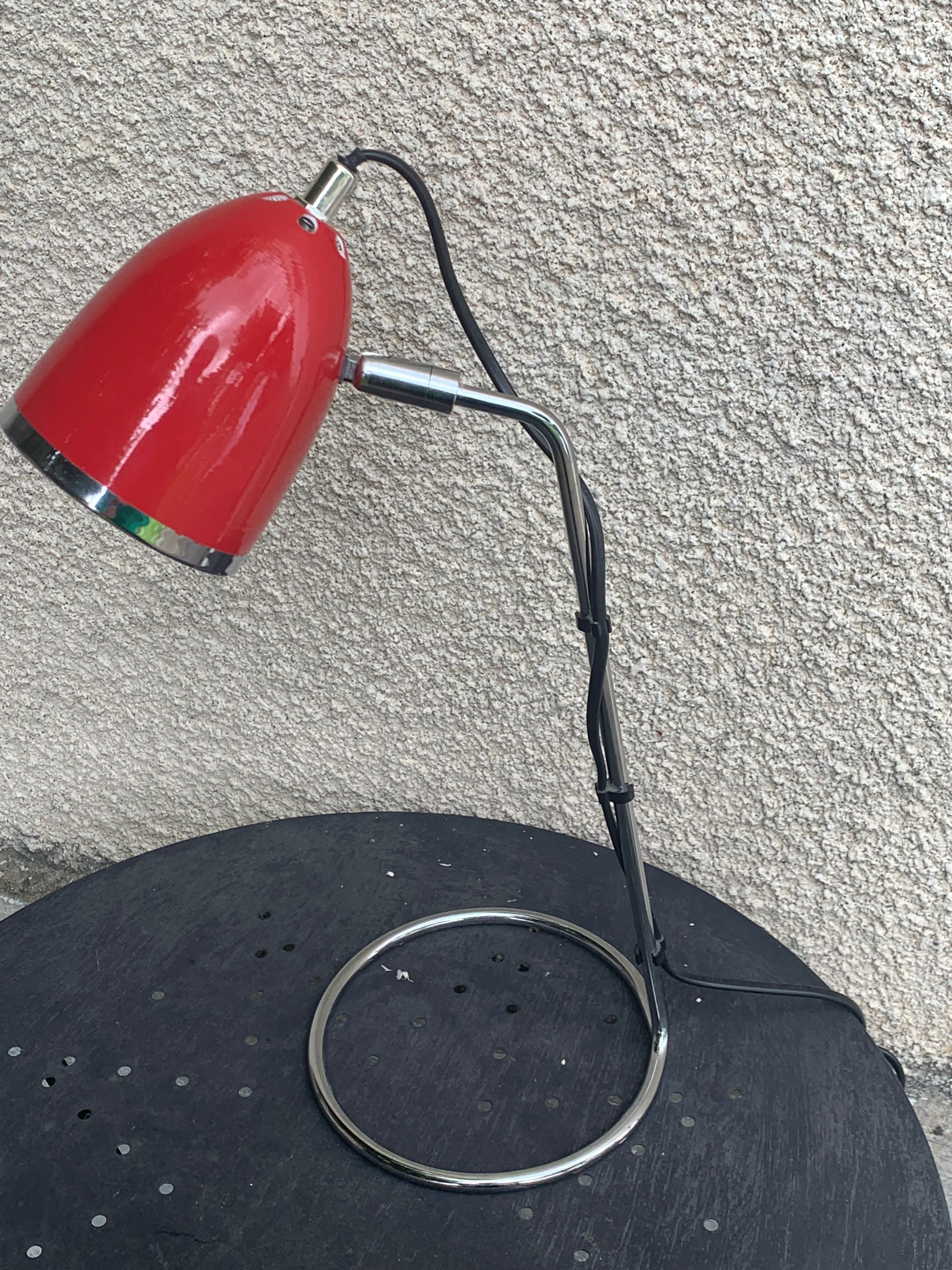 Desk, table lamp in red metal and silver vintage 1970