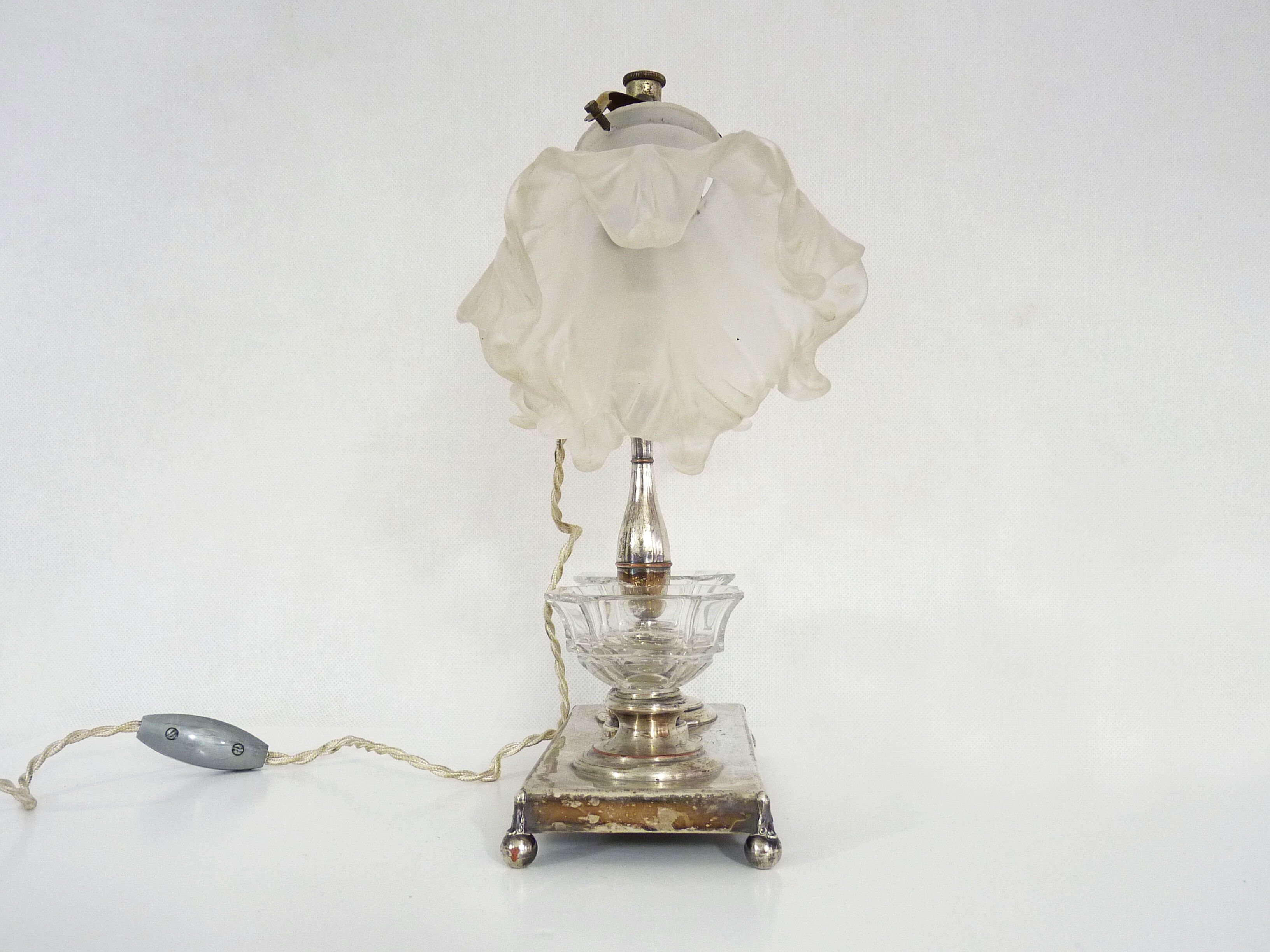 Art Deco ink lamp in silver metal and glass paste tulip. Anne 30