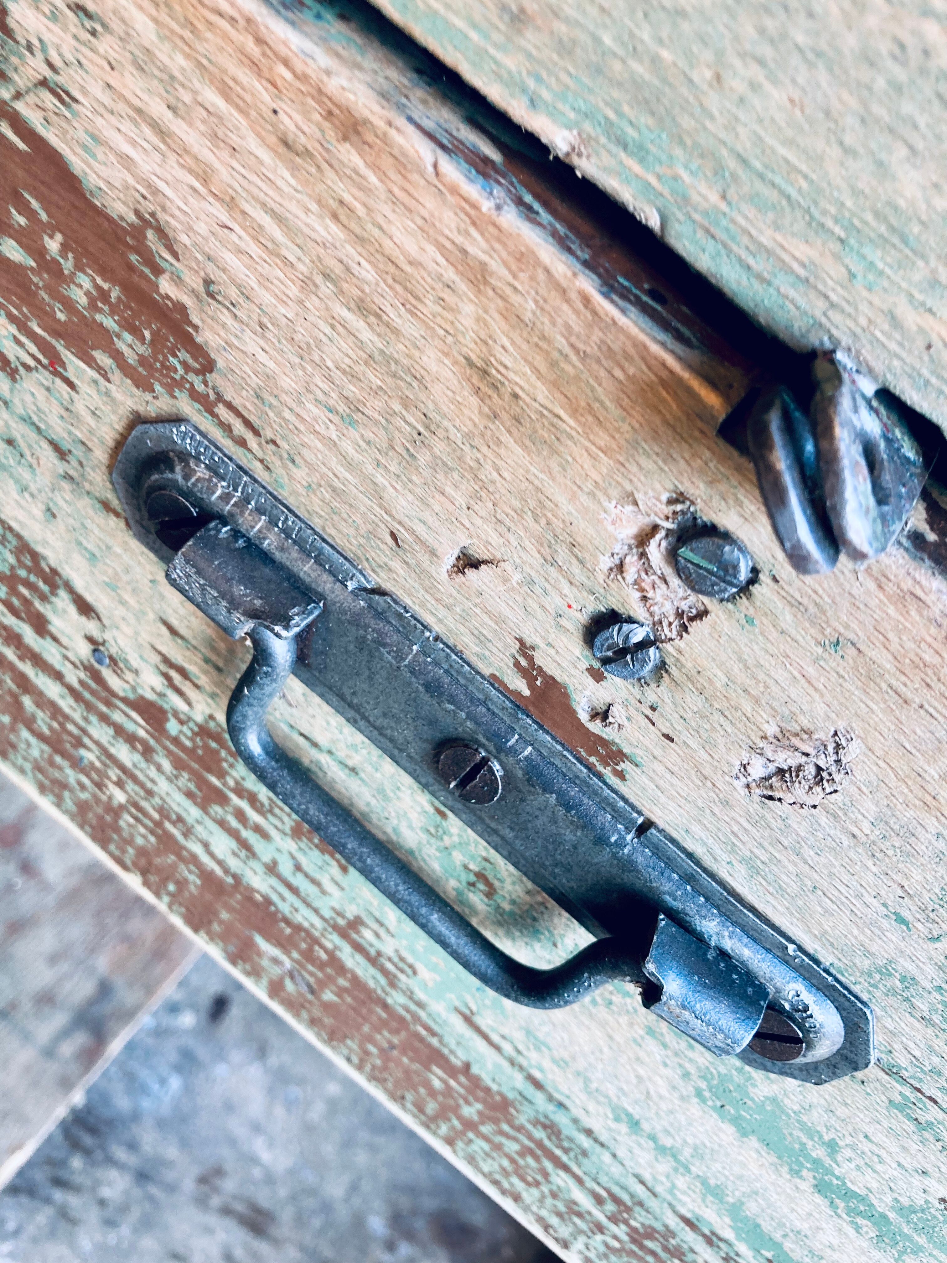 Workbench chocolate mint