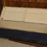Carriage style chest bench