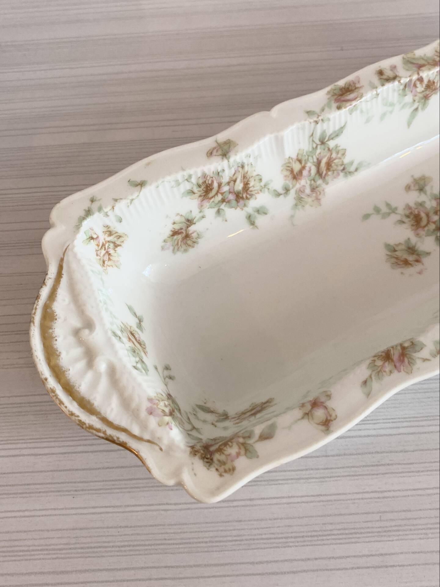 2 antique serving dishes made of Haviland porcelain from the late 19th to early 20th century.