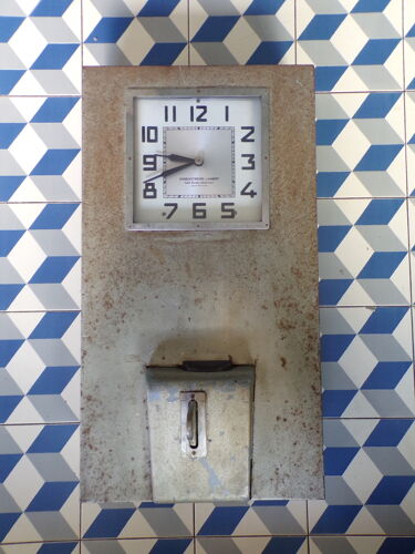 Horloge pointeuse d'usine vintage