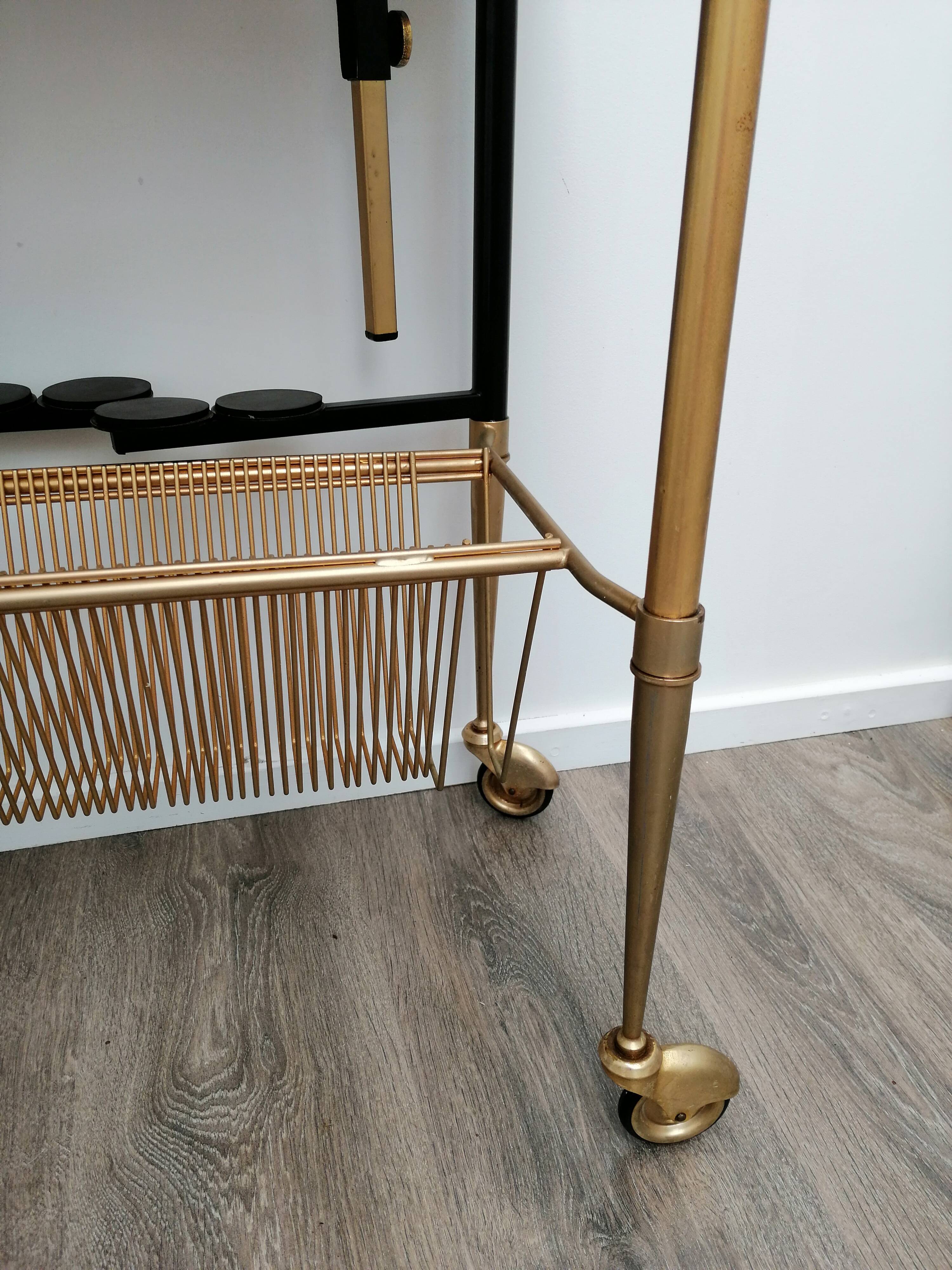 Furniture for vinyl platinum