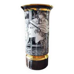 Vase en porcelaine Hollohaza