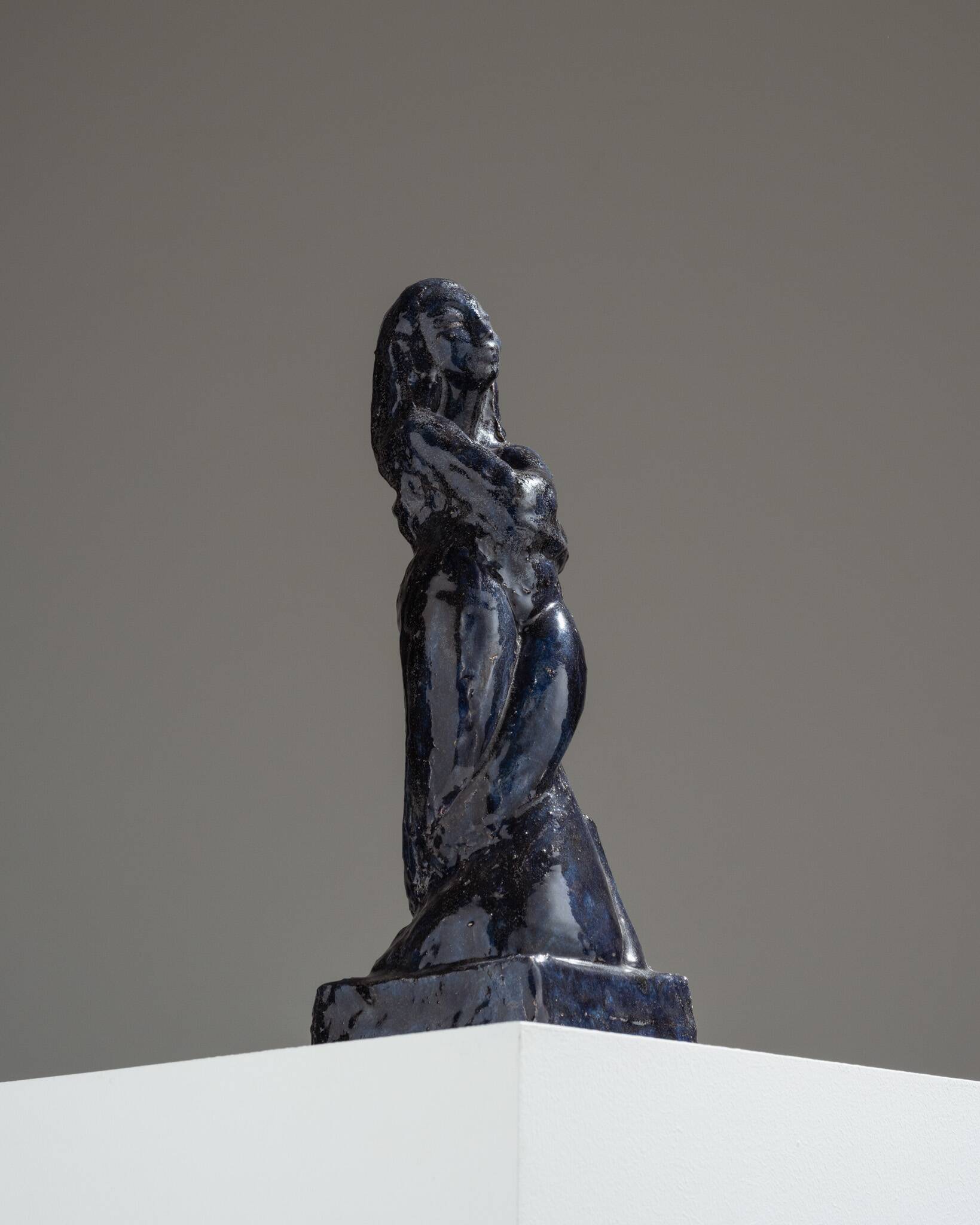 Sculpture de sirène en céramique bleue, 1920