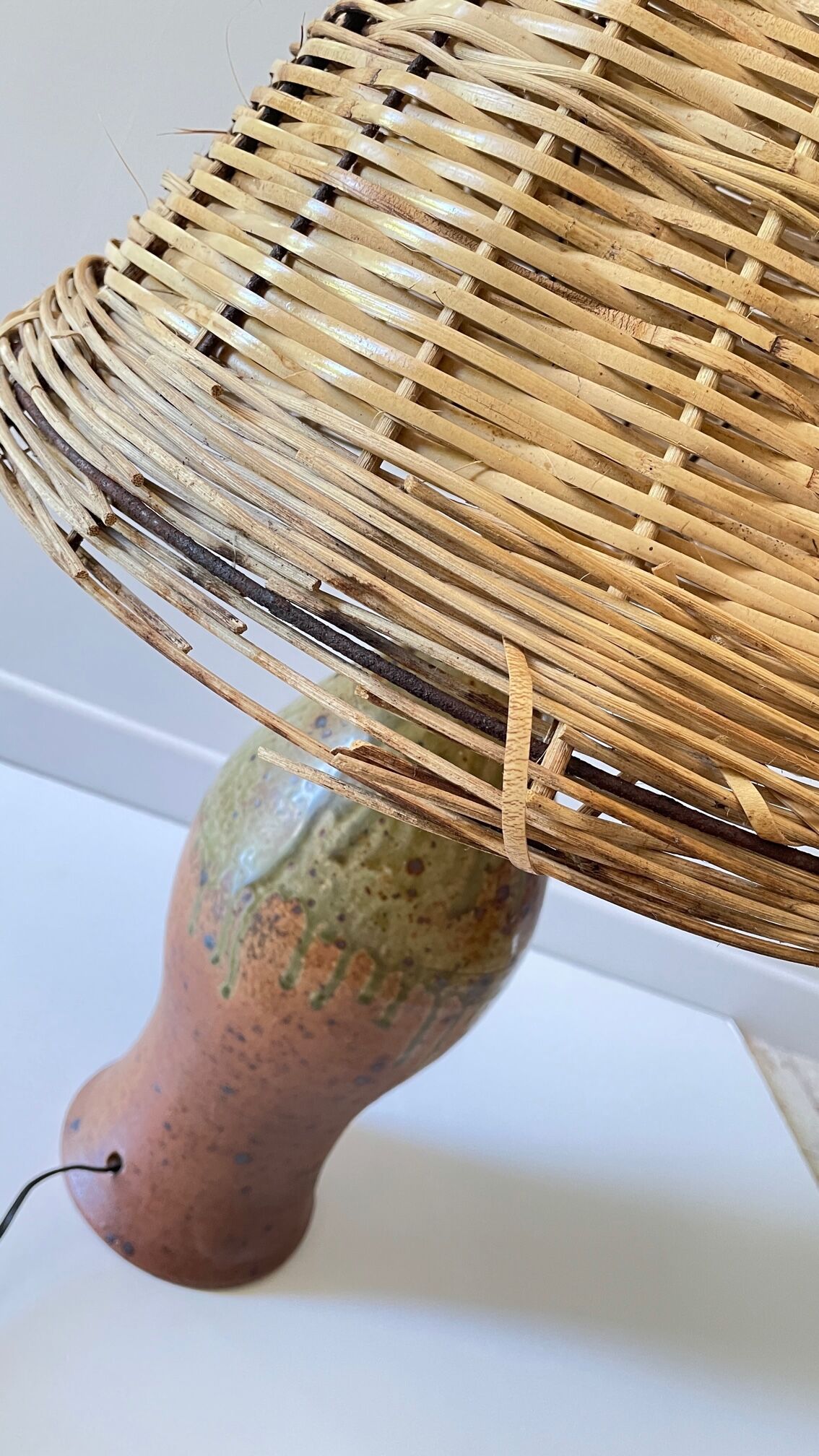 Artisanal lamp in vintage enamelled stoneware and rattan