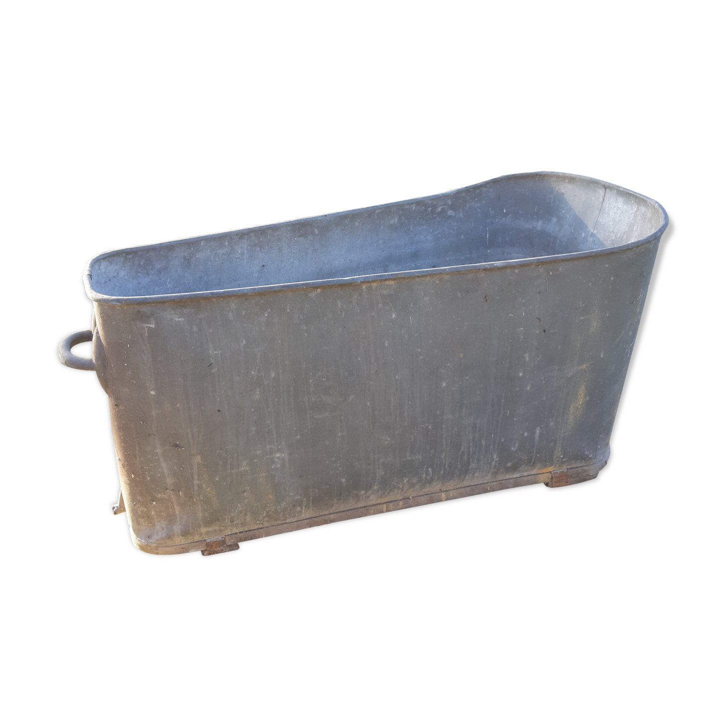 Zinc bathtub