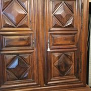 Armoire Louis XIII en noyer pointe de diamant et 2 portes, XVIIIème siècle