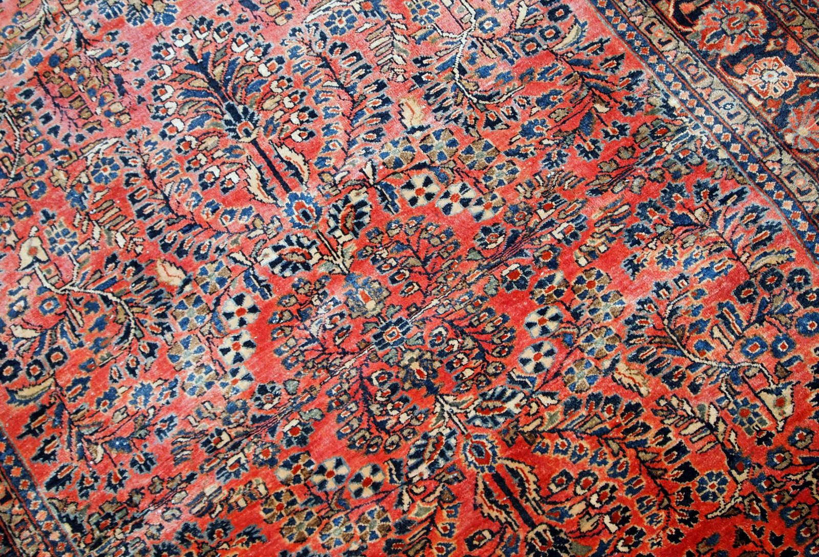 Handmade antique Persian Sarouk rug 4' x 6.8' (122cm x 207cm) 1920s - 1B784