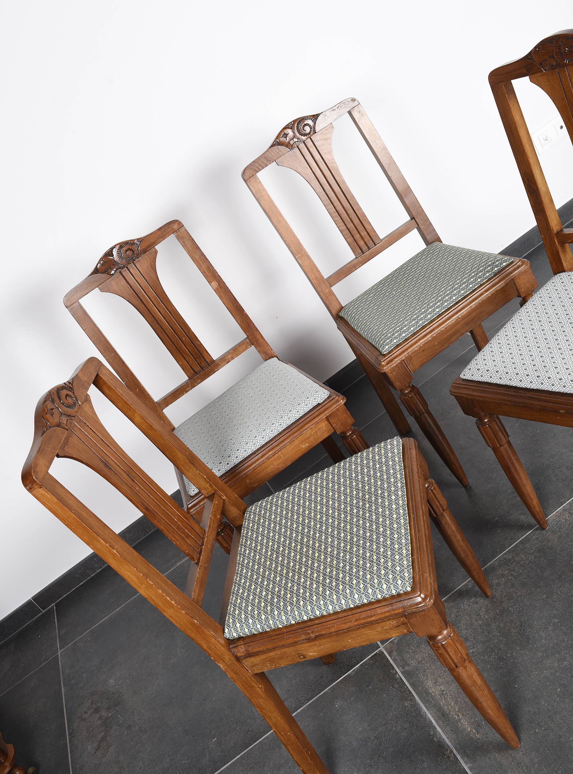 Set of 4 Art Deco chairs in carved wood.