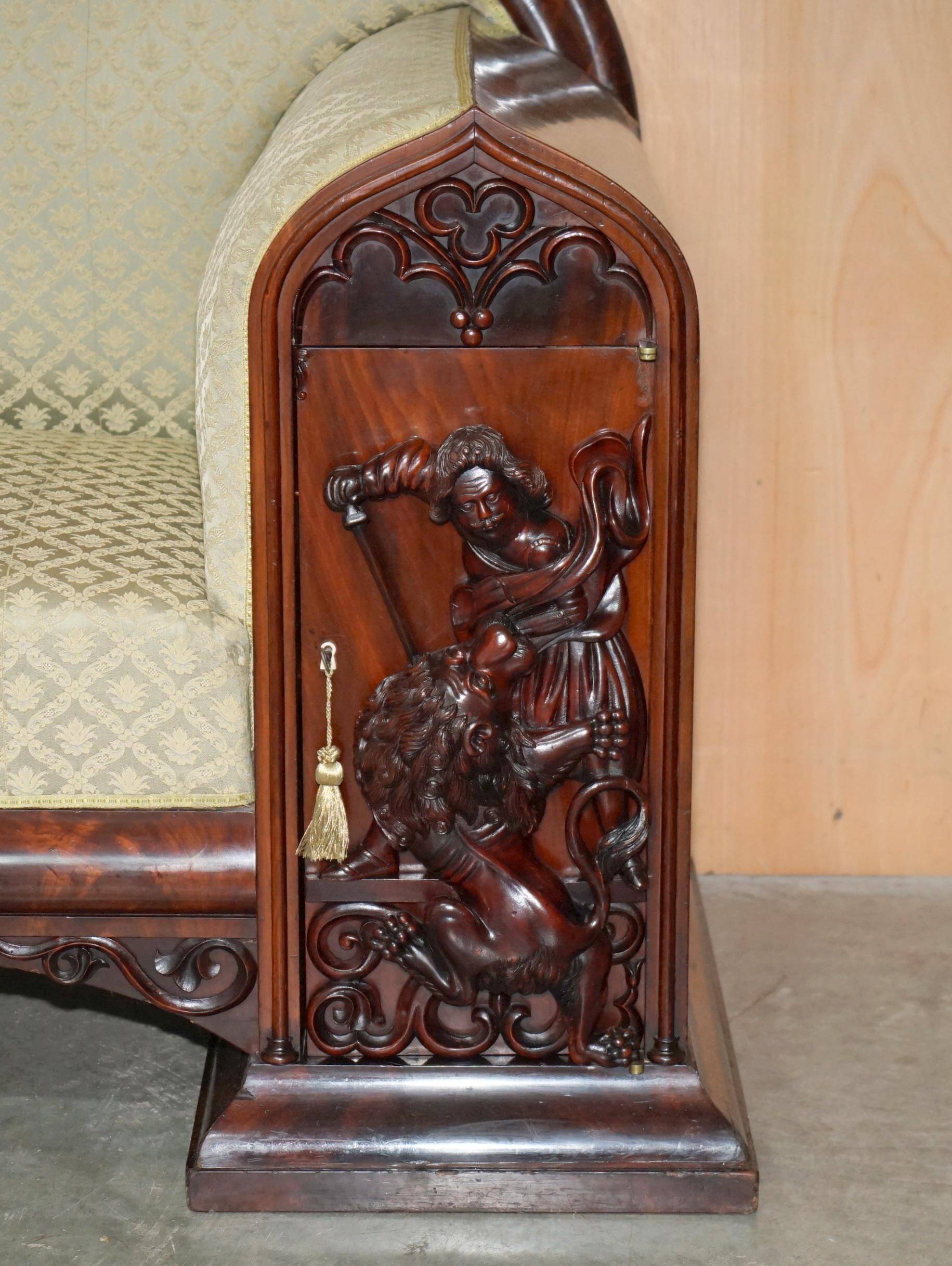 Canapé William IV en bois dur sculpté avec lions