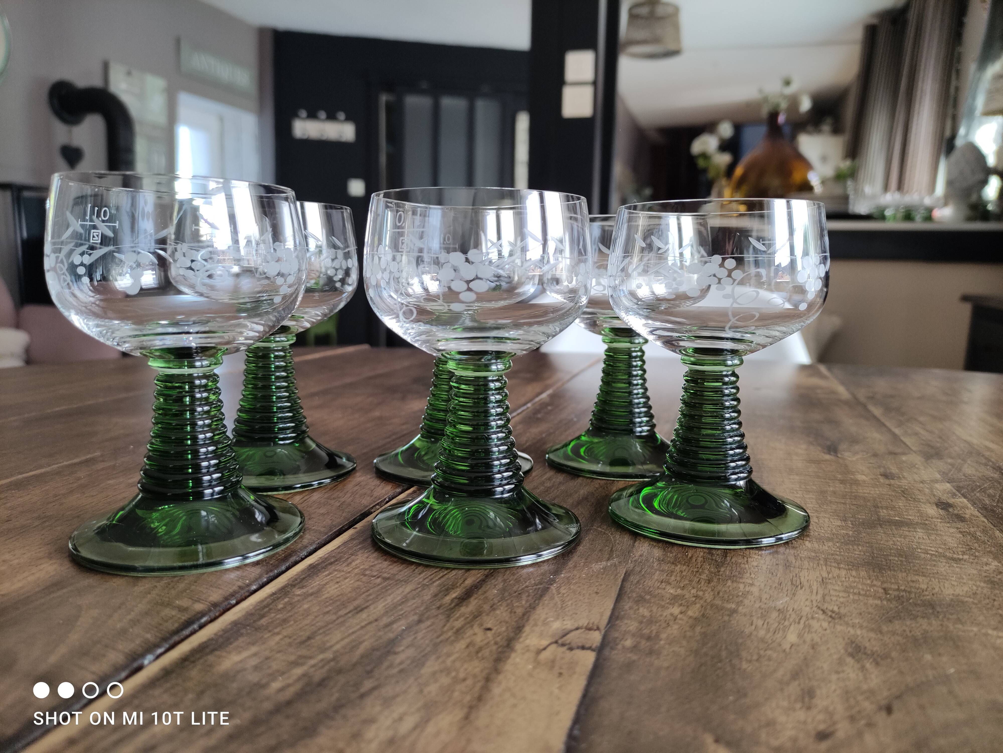 Set of 6 Alsatian wine glasses in chiseled crystal with green turned foot